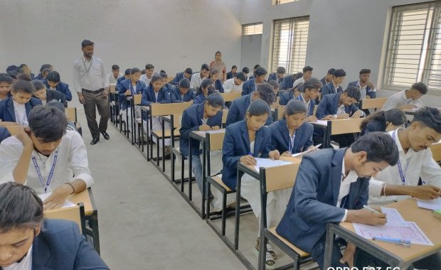 महाविद्यालय में चल रही  सीसीई परीक्षाएं