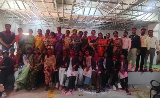 होली महोत्सव 2025